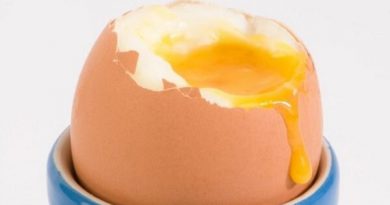 Πώς να καταλάβετε αν έχει χαλάσει ένα αυγό χωρίς να το σπάσετε