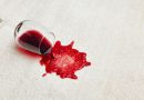 Χύθηκε κόκκινο κρασί; Τα μυστικά για να το αφαιρέσετε εύκολα