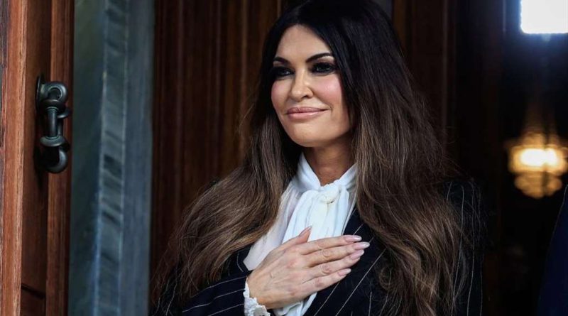 Κίμπερλι Γκίλφοϊλ: Ευχές για χαρούμενες γιορτές από την πρέσβη των ΗΠΑ στην Ελλάδα