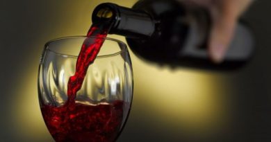 Από το Μπορντό στην Καλιφόρνια: 150.000 στρέμματα αμπελιών εκριζώθηκαν και το 20 έως 30% των σταφυλιών έμεινε στο αμπέλι στην Καλιφόρνια, «μια επώδυνη συγκομιδή»